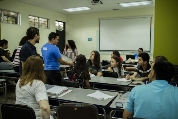 Charla sobre salud ambiental y entrega de premio al logo ganador