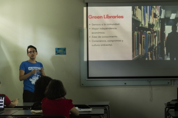 Charla sobre salud ambiental y entrega de premio al logo ganador