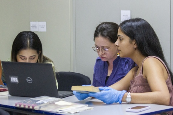  Laboratorio de Conservación y Restauración para Profesionales en Bibliotecología