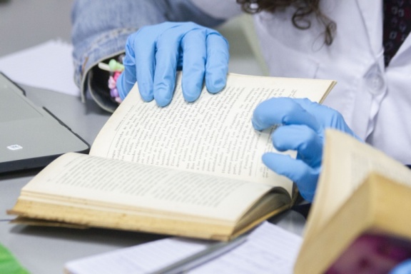  Laboratorio de Conservación y Restauración para Profesionales en Bibliotecología