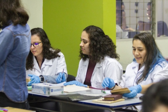  Laboratorio de Conservación y Restauración para Profesionales en Bibliotecología